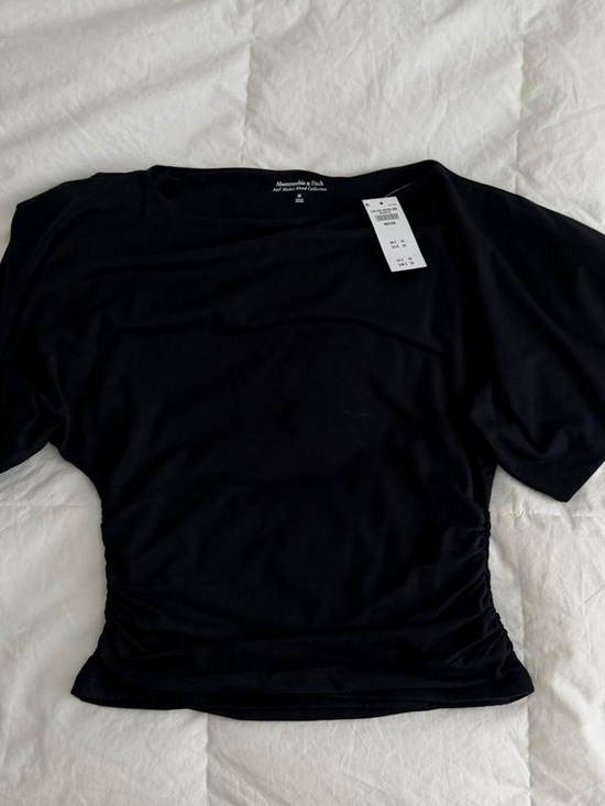 Abercrombie & Fitch Tops - Abercrombie & Fitch Flutter Sleeve Slash Top